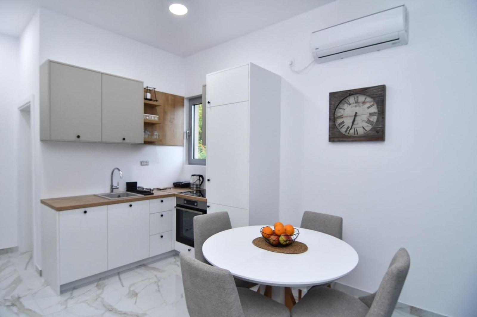 Sisevic Apartment *